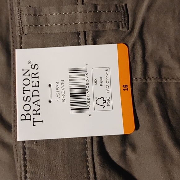 NWT Boston Traders Ladies’ Rolled Hem Bermuda Short Pockets Brown - Picture 10 of 12